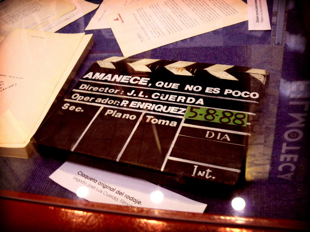Claqueta de la película Amanece, que no es poco. FOTO: Filmoteca de Albacete
