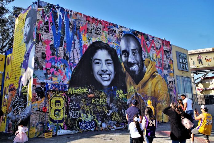 Mural en honor a Kobe y Gianna Bryant en Los Ángeles. FOTO: Flickr