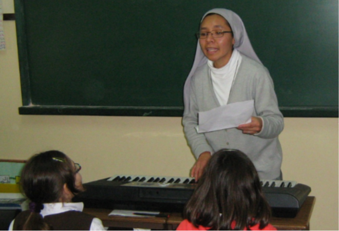 La hermana Rosy, en una de sus misiones